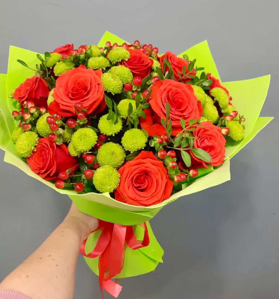 Букет цветов из: Хризантемы и Розы в Ессентуки