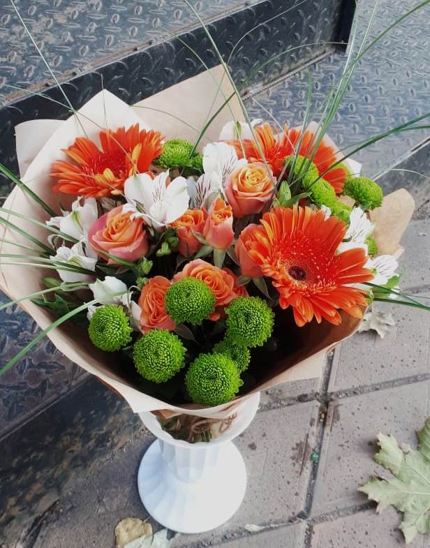 Букет цветов из: Герберы, Хризантемы, Альстромерии и Розы в Ессентуки
