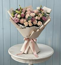 Букет цветов из:  Розы и Лизиантусы в Ессентуки
