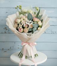 Букет цветов из:  Розы и Лизиантусы в Ессентуки