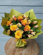 Букет цветов из:  Альстромерии и Розы в Ессентуки