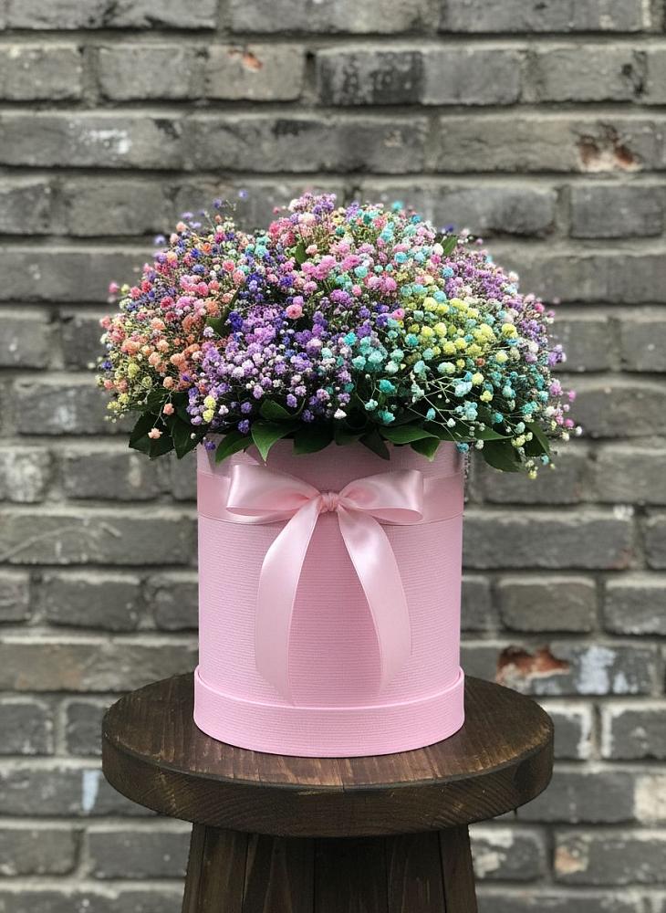 Цветочная композиция из Гипсофила и Розы в шляпной коробке в Ессентуки