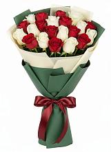 Букет Микс из красных и белых роз в Ессентуки