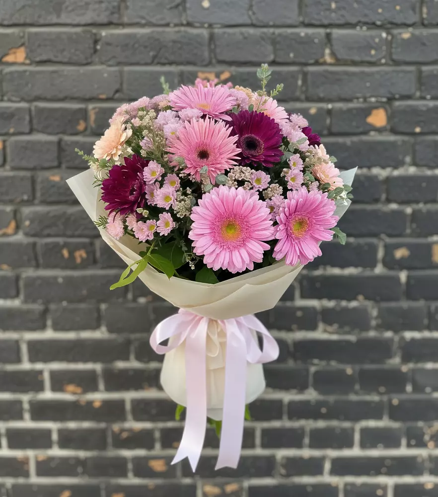 Букет цветов из: Герберы и Хризантемы в Ессентуки