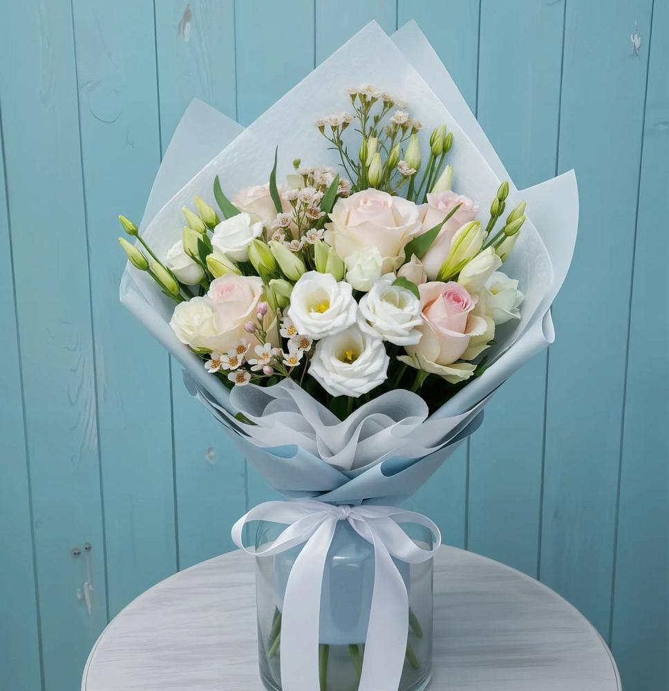 Букет цветов из: Розы и Лизиантусы в Ессентуки