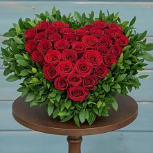 Цветочная композиция из Розы в виде сердца в Ессентуки