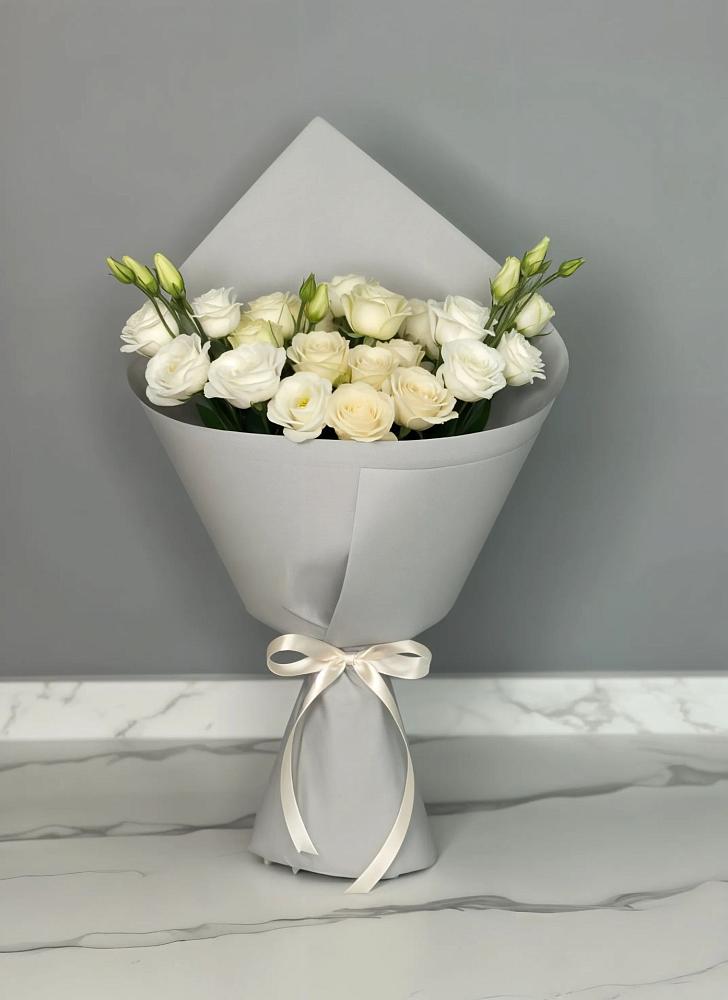 Букет цветов из: Розы и Лизиантусы в Ессентуки