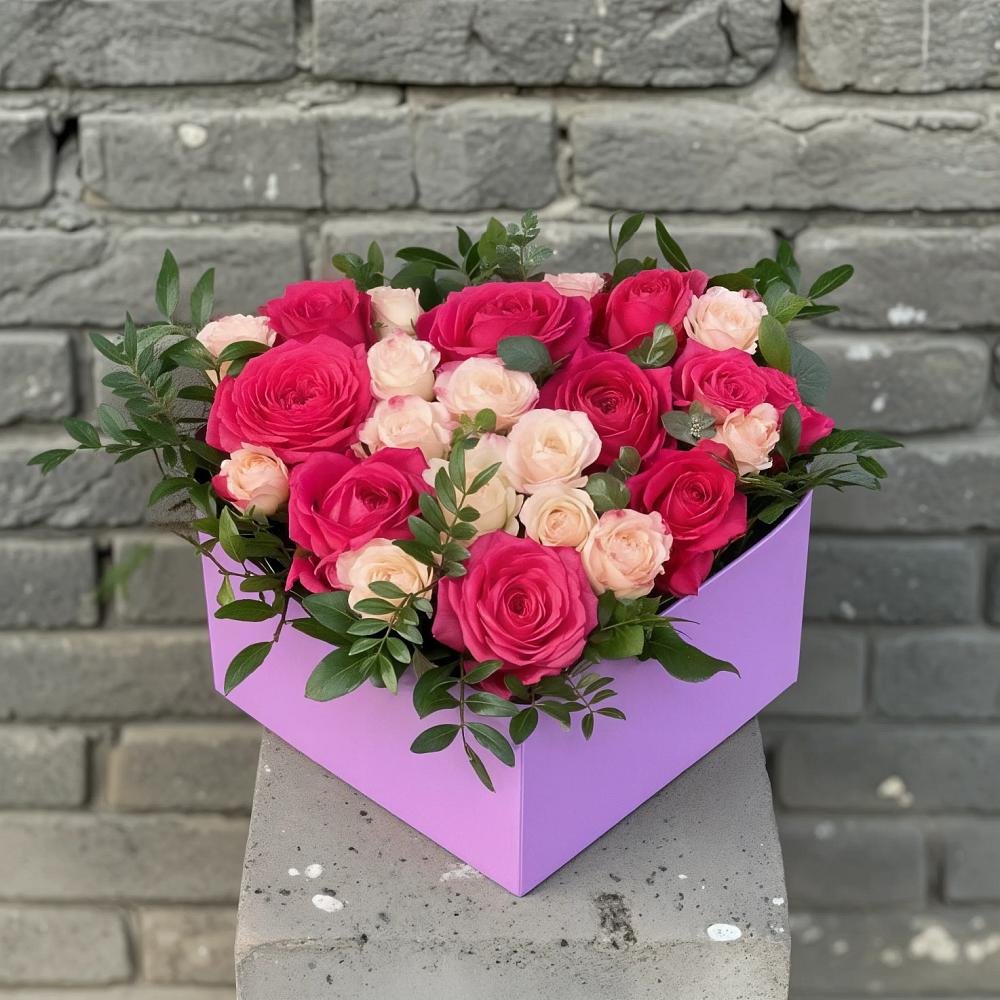 Цветочная композиция из Розы в коробке в Ессентуки