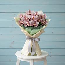 Букет цветов из:  Орхидеи и Розы в Ессентуки