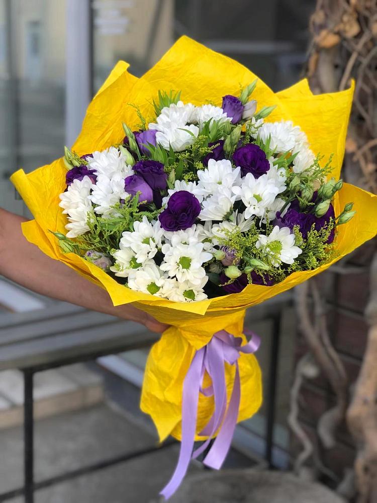 Букет цветов из: Ирисы, Хризантемы и Ромашки в Ессентуки