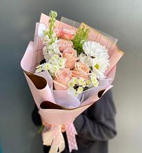 Букет цветов из:  Хризантемы и Розы в Ессентуки