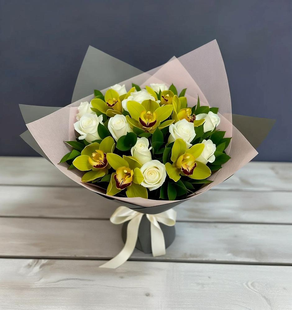 Букет цветов из: Орхидеи и Розы в Ессентуки