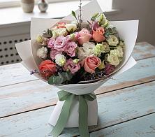 Букет цветов из:  Розы, Лизиантусы и Гвоздики в Ессентуки