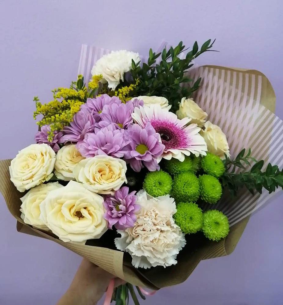 Букет цветов из: Хризантемы, Розы, Гвоздики и Герберы в Ессентуки