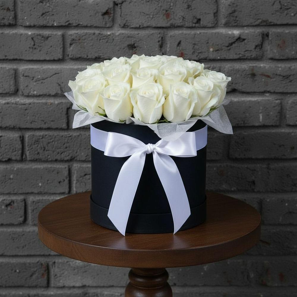 Цветочная композиция из Розы в шляпной коробке в Ессентуки