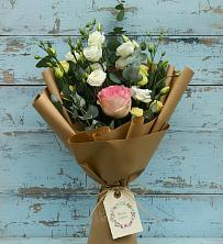 Букет цветов из:  Розы и Лизиантусы в Ессентуки