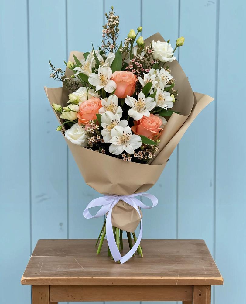 Букет цветов из: Альстромерии, Лизиантусы, Розы и Хризантемы в Ессентуки