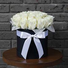 Цветочная композиция из Розы в шляпной коробке в Ессентуки