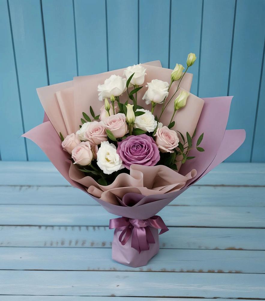 Букет цветов из: Розы и Лизиантусы в Ессентуки