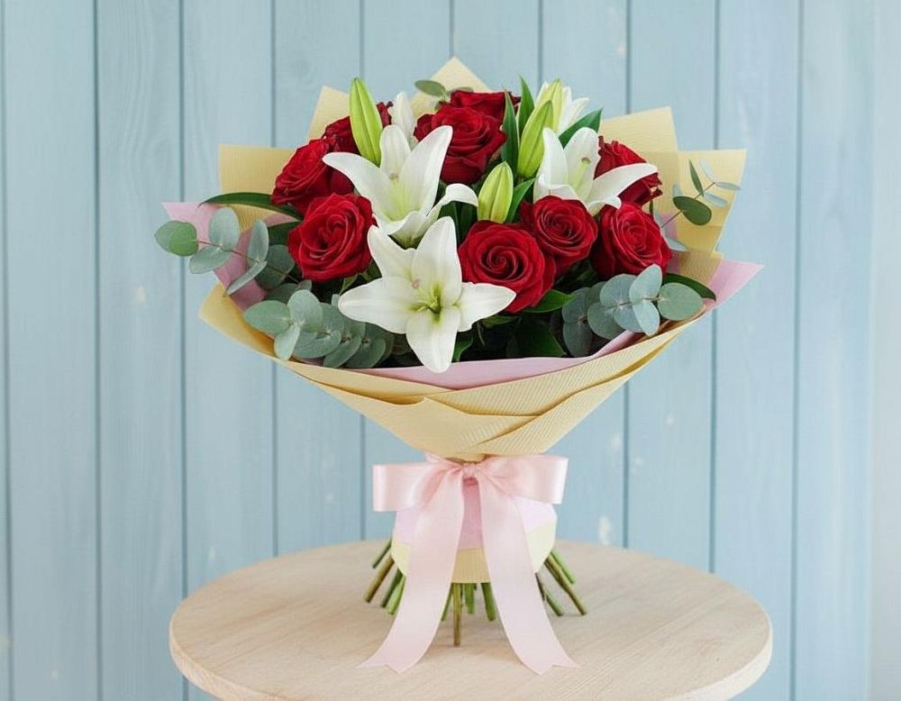 Букет цветов из: Лилии и Розы в Ессентуки